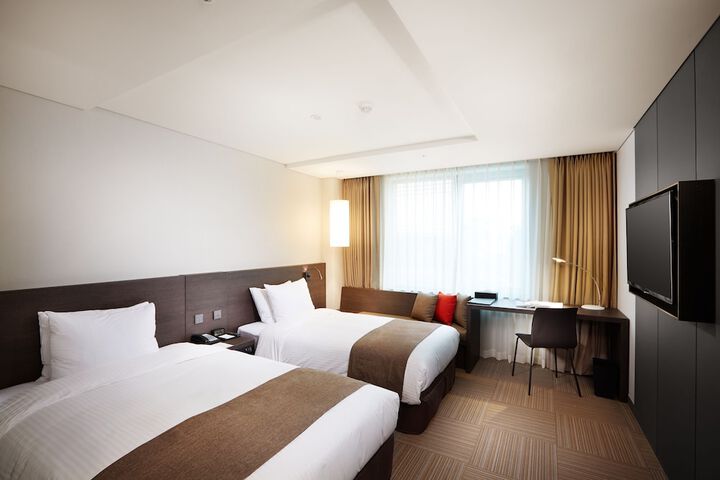 Room 5 of 20