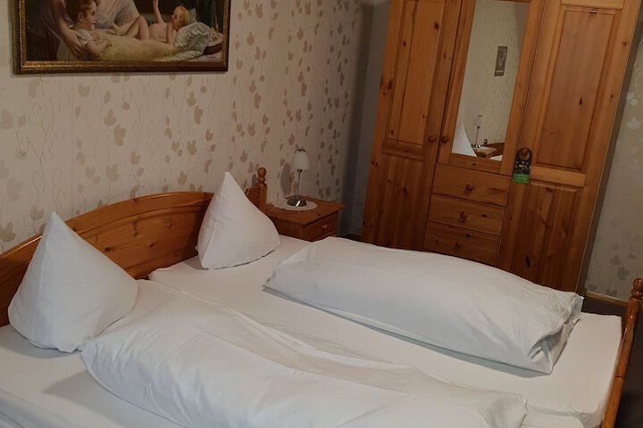 Room 6 of 48
