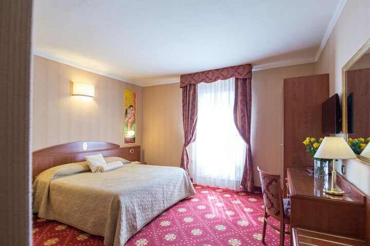 Room 7 of 34