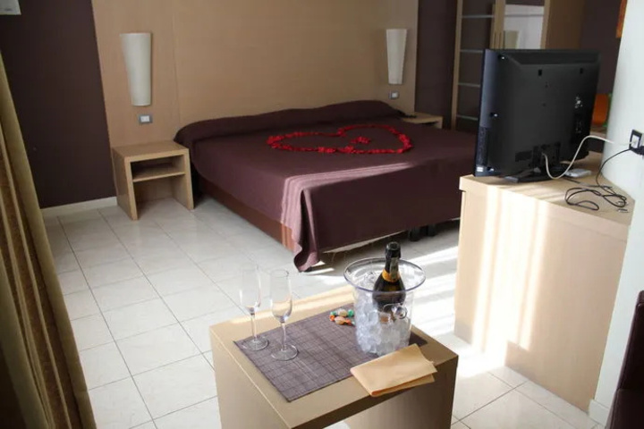 Room 5 of 28