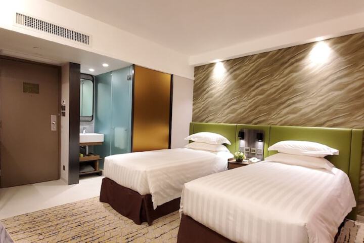 Room 29 of 103