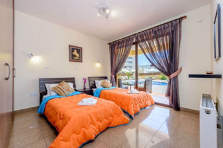 Room 5 of 20