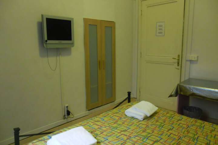 Room 8 of 37