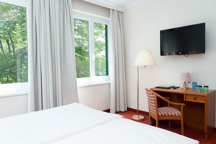 Room 15 of 48