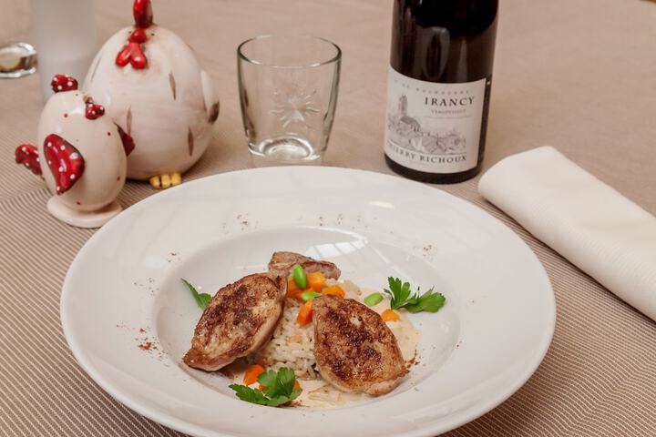 Dining 40 of 51