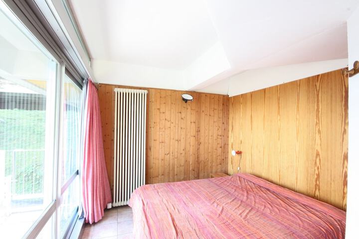 Room 3 of 74