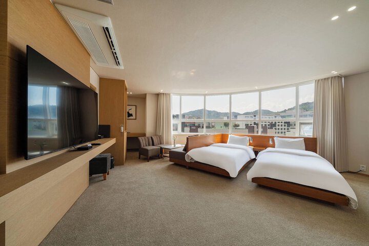 Room 43 of 83