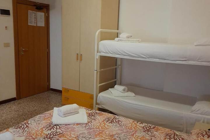Room 21 of 49