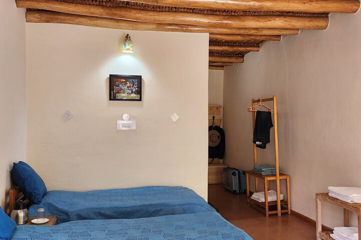 Room 10 of 27