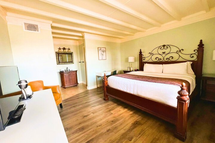 Room 21 of 61