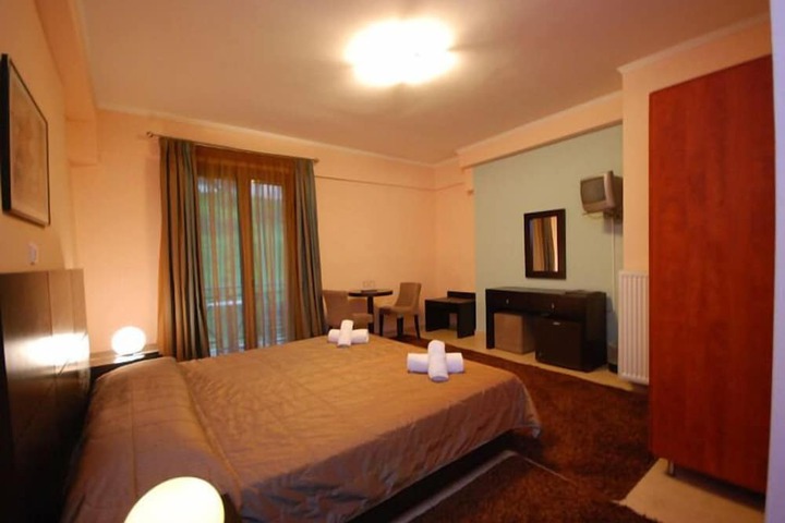 Room 12 of 38