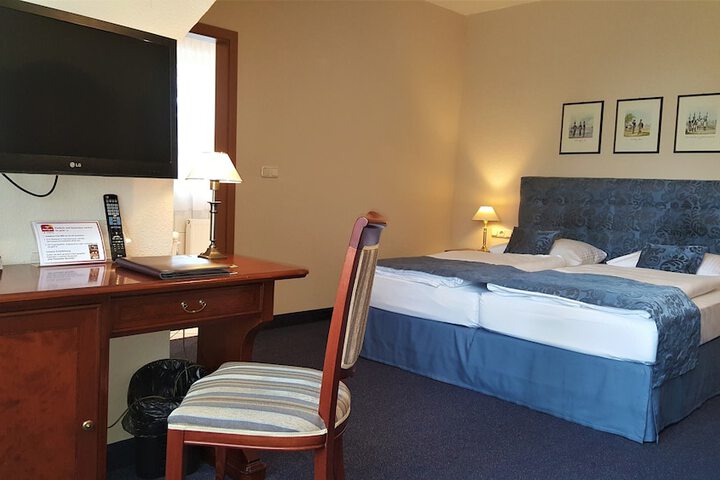 Room 10 of 37