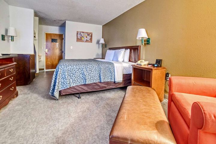 Room 22 of 65