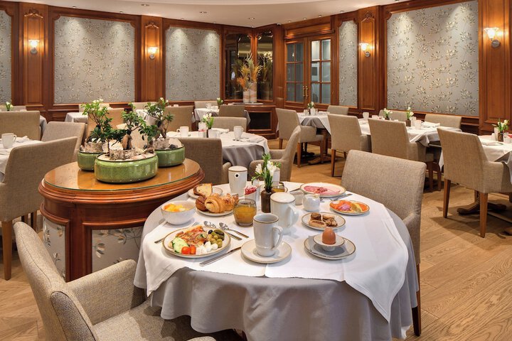 Dining 54 of 66