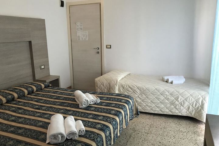Room 4 of 24