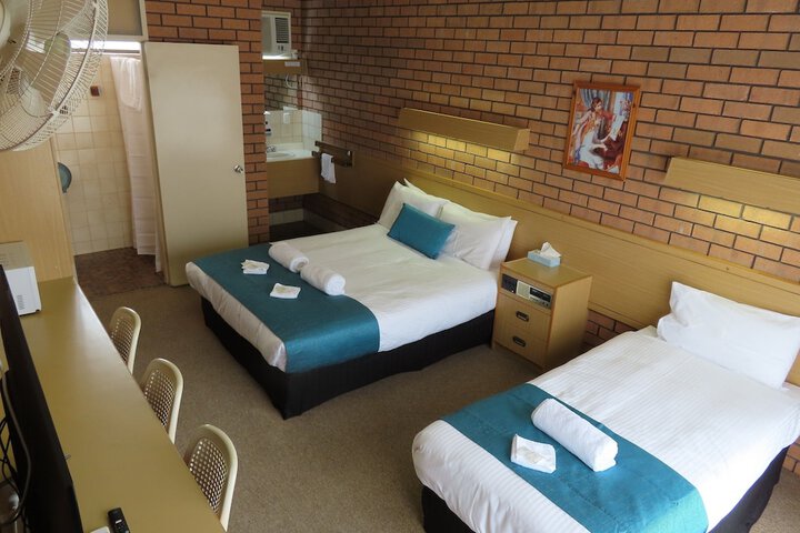 Room 2 of 67
