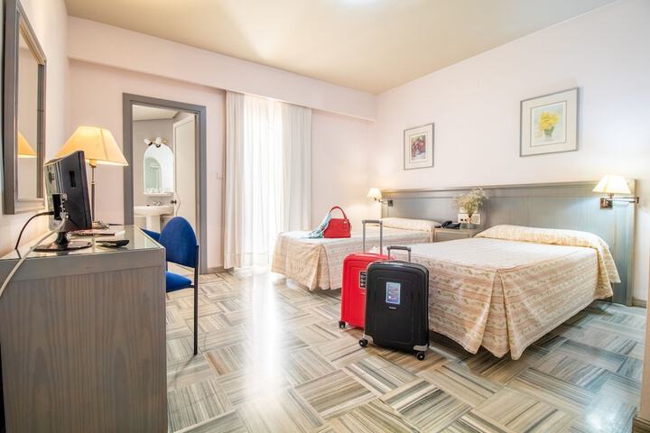 Room 5 of 20