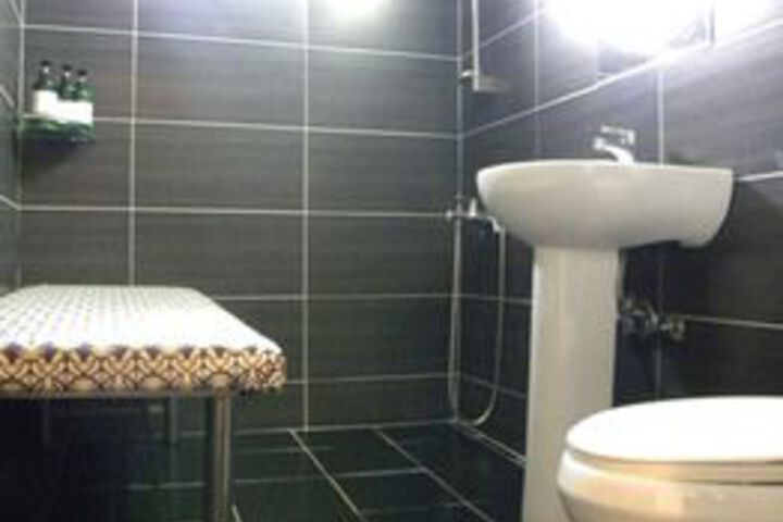 Room 2 of 53