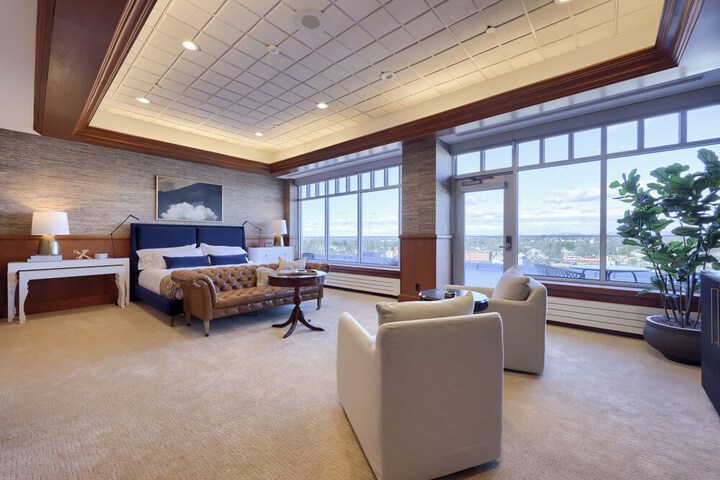 Room 53 of 81