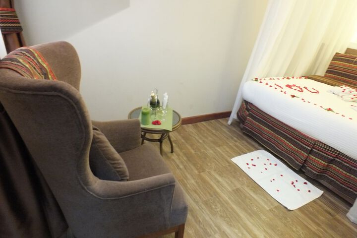Room 6 of 13