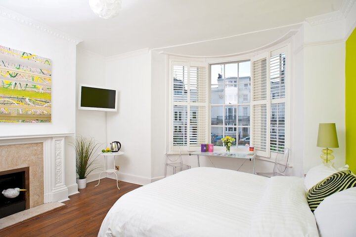 Room 16 of 40