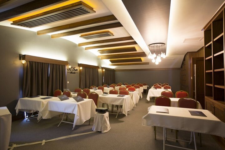 Business Center 26 of 29