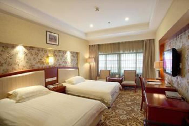 Room 7 of 32