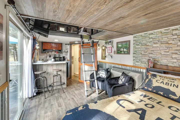 Cozy Tiny Cabin Near Mount Rushmore!