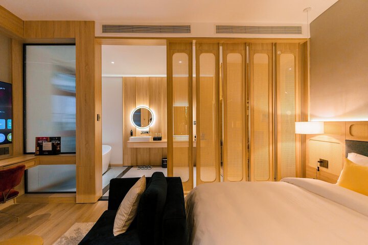 Room 30 of 74