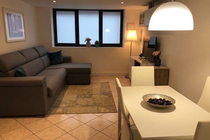 Room 8 of 19