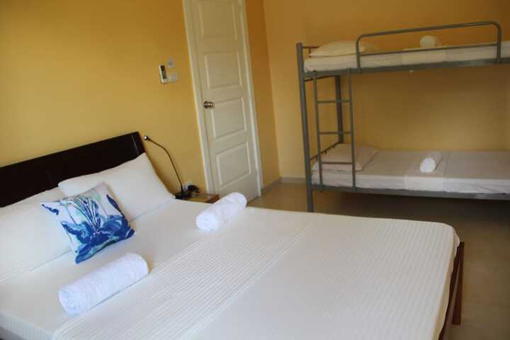 Room 8 of 80