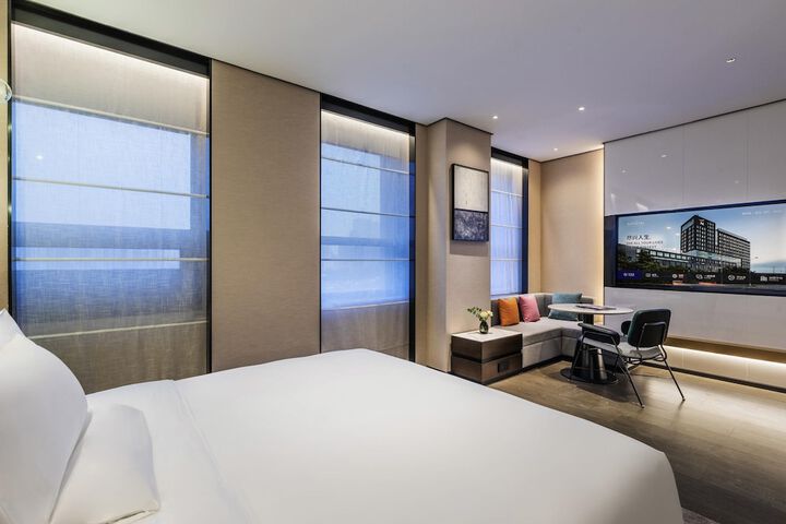 Room 16 of 38