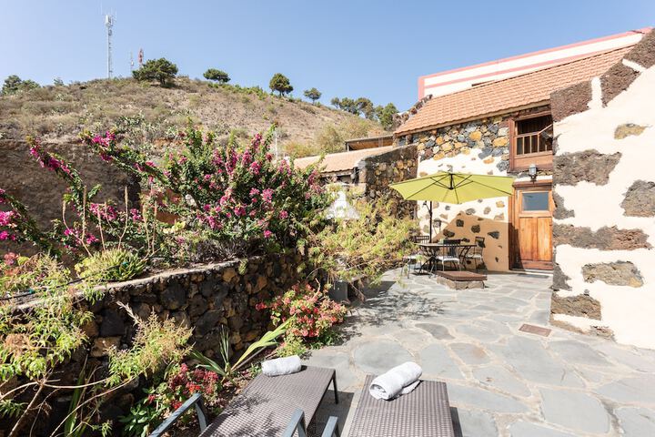 Image of HomeLike Stunning Rustic House El Pinar