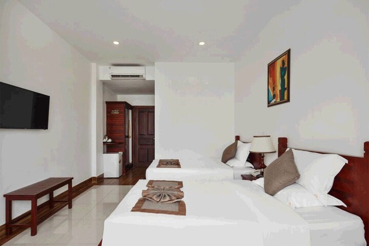 Room 10 of 28