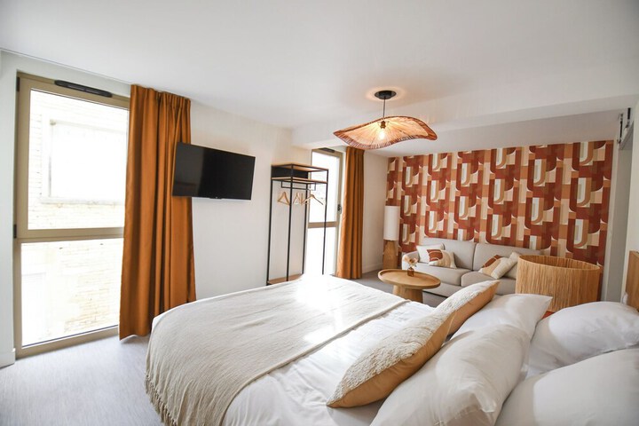 Room 8 of 18
