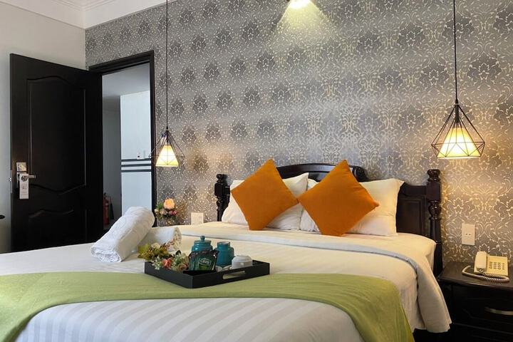 Room 28 of 77