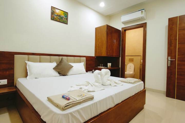 Room 2 of 6
