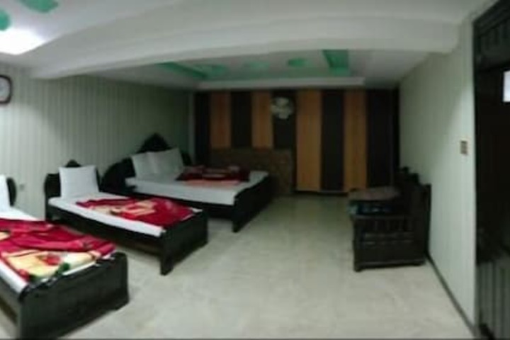 Room 7 of 10