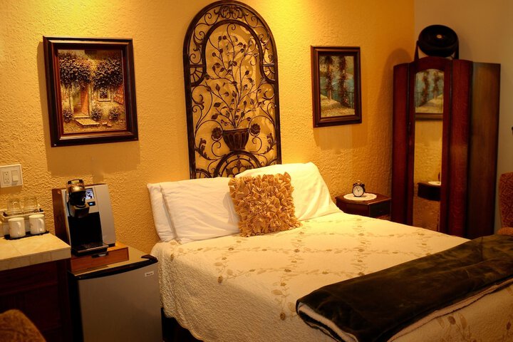 Room 8 of 87