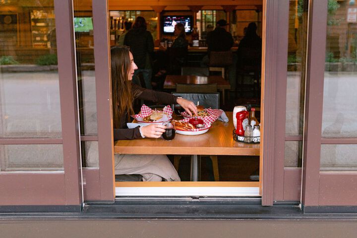 Dining 28 of 30