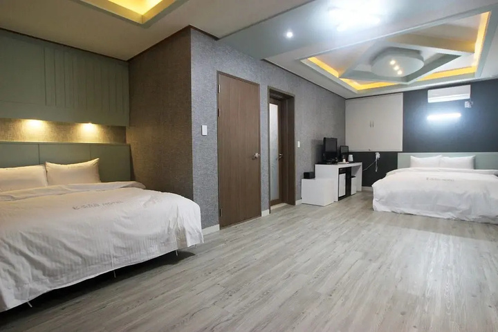 Room 9 of 21