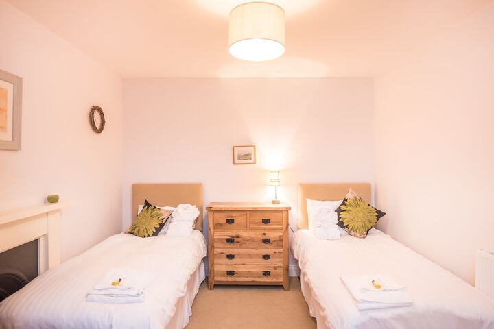 Room 45 of 373