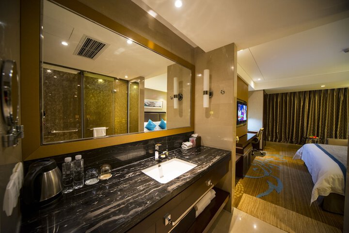 Room 28 of 52