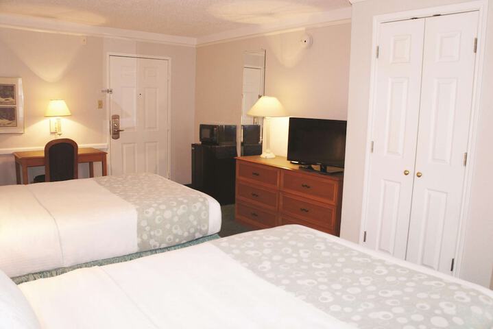 Quadruple 2 Double Beds (9 of 11)