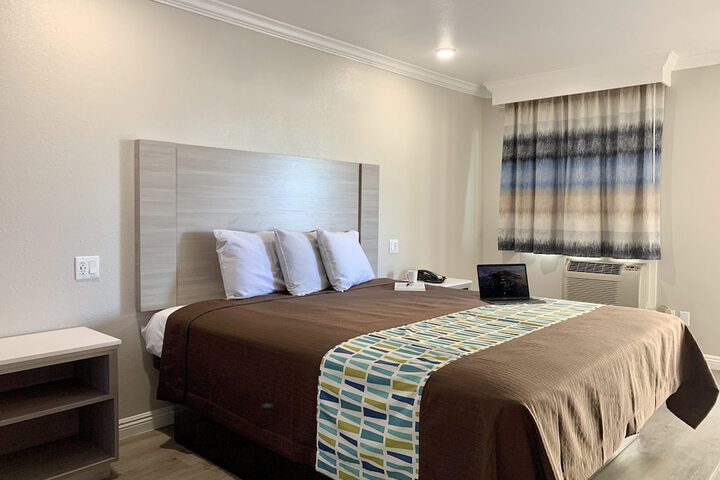 Comfort Room 1 King Bed (22 of 24)