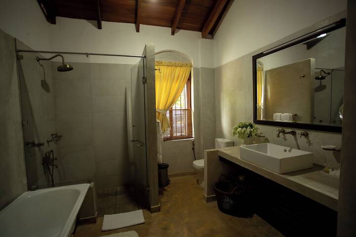 Room 7 of 16