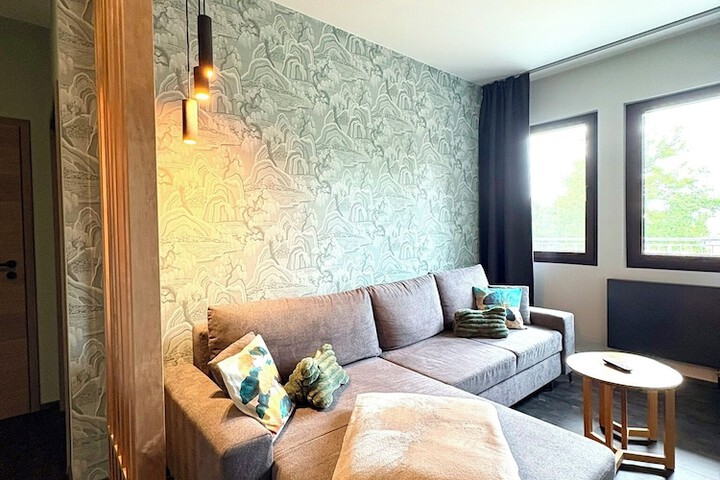 Room 9 of 28