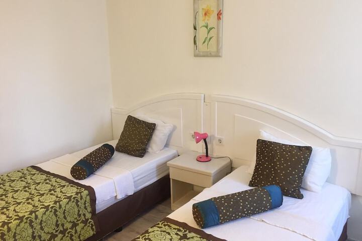 Room 4 of 25