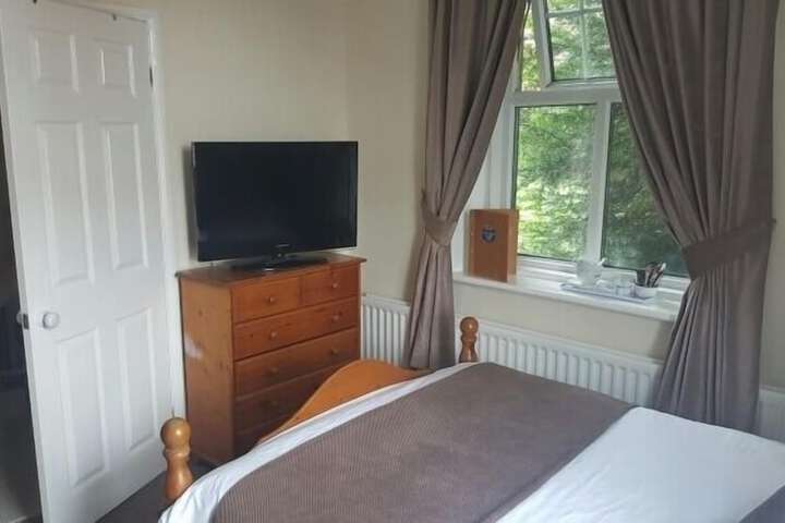 Room 2 of 27