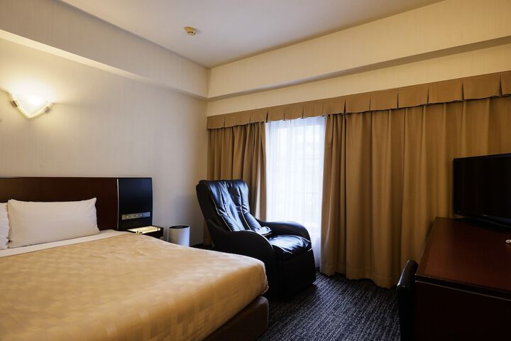 Room 12 of 76